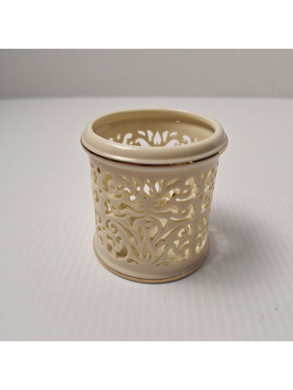 LENOX FILIGREE CUT IVORY PORCELAIN 24K GOLD TRIM TEA LIGHT VOTIVE CANDLE HOLDER